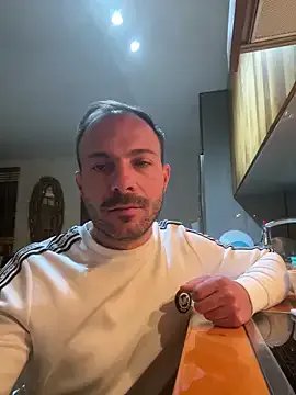 Freechat Adventurehotman on StripChat