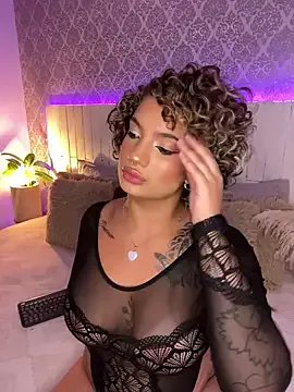 Arianabromw on StripChat