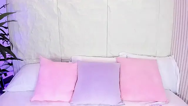 Freechat AvyMilton on StripChat