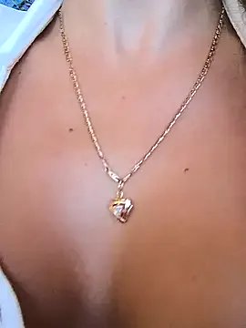 Bella-Grace on StripChat