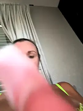Bella-Tight on StripChat
