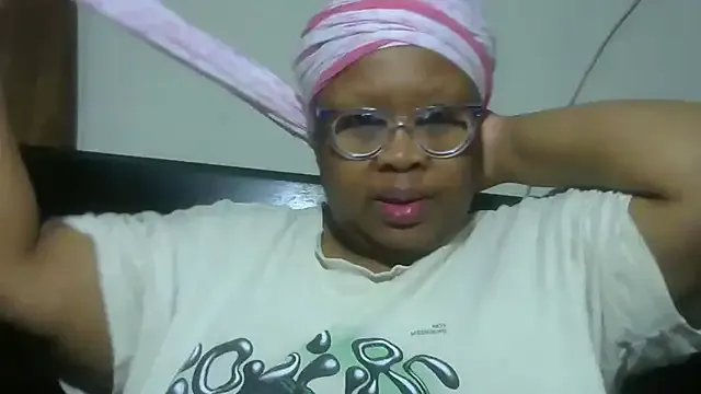Freechat BUSTYTUMIXX23 on StripChat
