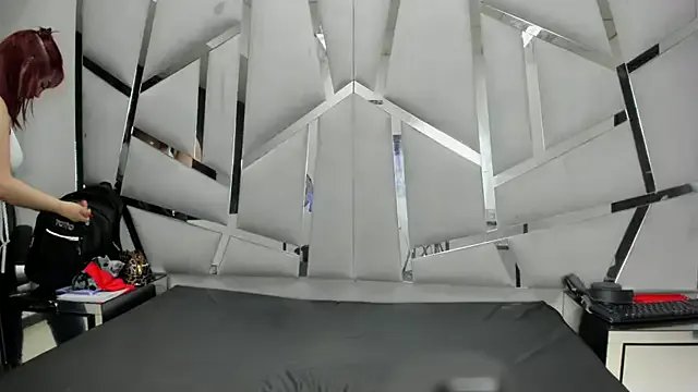 Freechat Catherinee69_x on StripChat