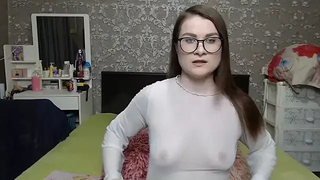 Freechat CharlineBigAss on StripChat