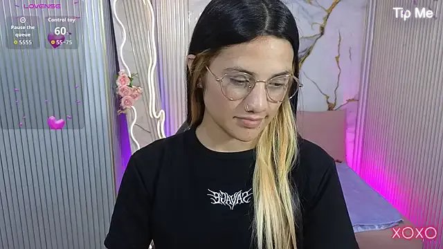Chiara_tay