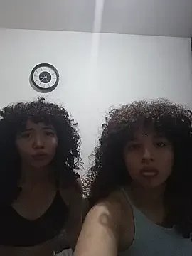 Chloe_and_Violeta
