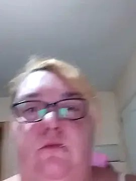 Freechat diosacurvy1984 on StripChat
