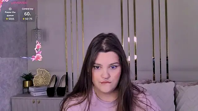 Freechat EmilyHyde on StripChat