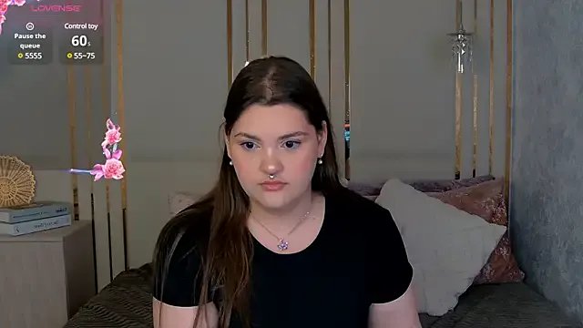 Freechat EmilyHyde on StripChat