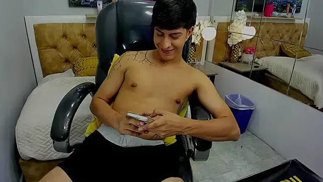 Freechat Estiv18_ on StripChat
