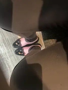 HiddenHoneyLDN on StripChat