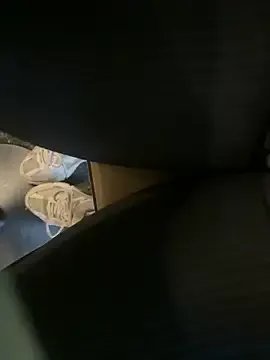 HiddenHoneyLDN on StripChat