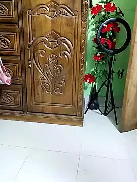 Idhika-Paul on StripChat