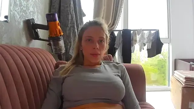 Iris_cherry on StripChat