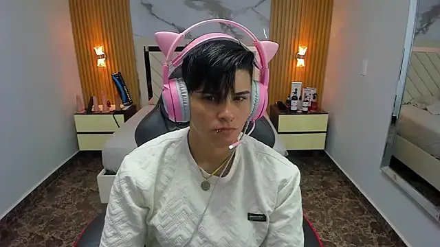 Freechat KAROLLJONES1 on StripChat