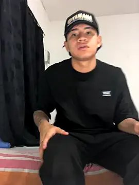 Freechat logannth on StripChat