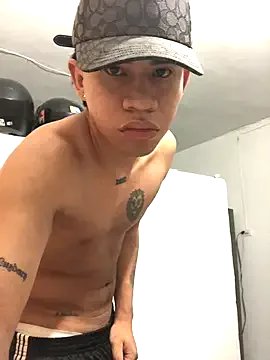 Freechat logannth on StripChat