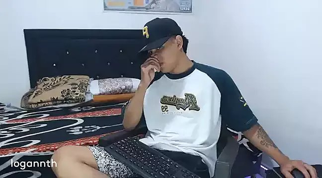 Freechat logannth on StripChat
