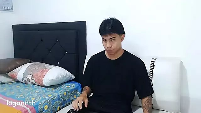 Freechat logannth on StripChat