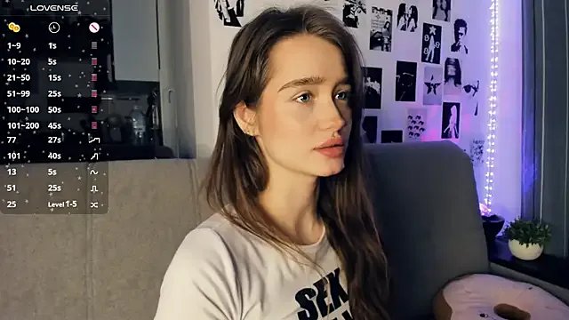 Freechat lovelyalivia on StripChat
