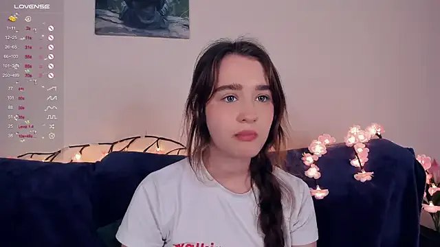 Freechat lovelyalivia on StripChat