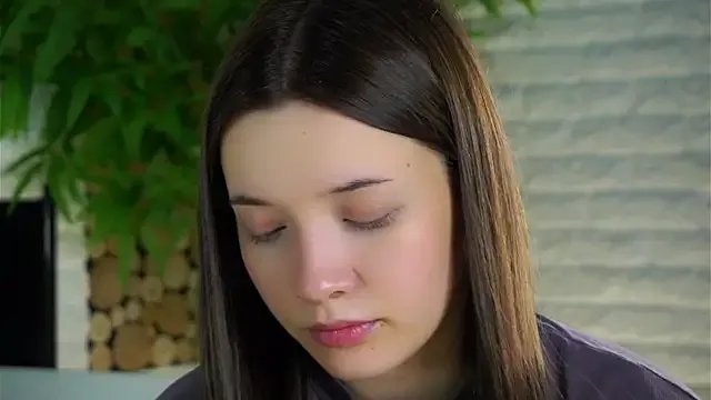 Freechat LowOncoming on StripChat