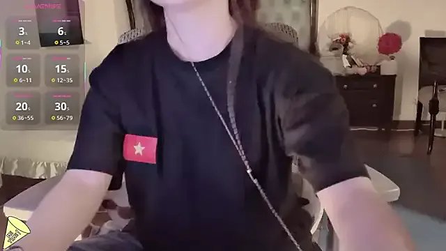 lulu404 on StripChat 