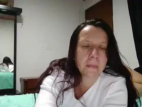 Freechat milfevha on StripChat