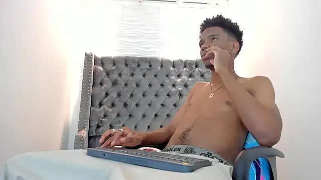 Freechat nero_reyd on StripChat