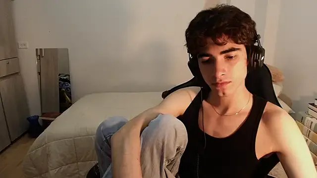 Freechat Nude_Boy18 on StripChat