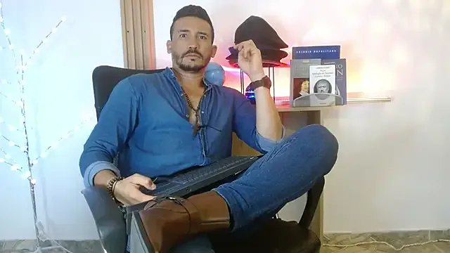 Freechat Reiko_85_ on StripChat
