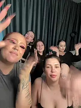 RollingGirls on StripChat