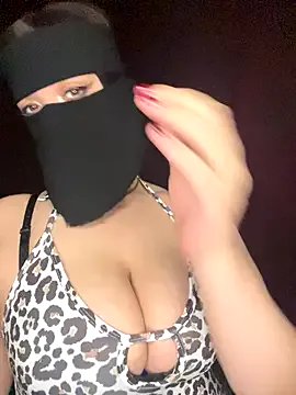 Freechat RooVaaN-Xx on StripChat