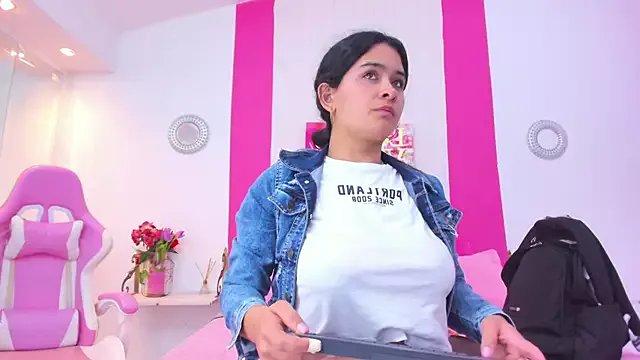 Freechat scarlette_15_ on StripChat