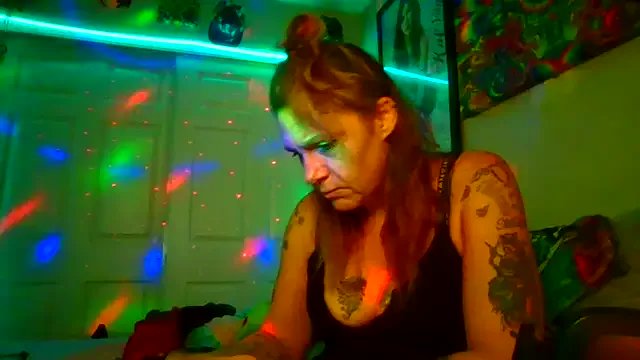 Freechat SparklesB1tch on StripChat