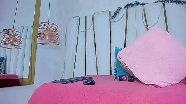 Freechat violet_gray_ on StripChat